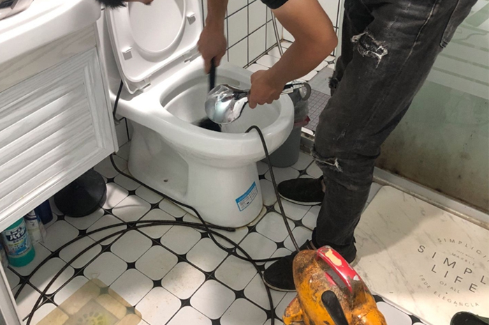 广南马桶堵塞自己疏通还是找师傅？专业上门服务让你省时更省心